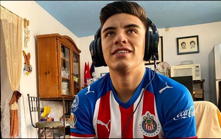 Por el momento en los estadios en México no hay futbol, por la pandemia de coronavirus, pero sí lo hay en las canchas virtuales de la eLiga MX, la cual ya confirmó los horarios de la Liguilla. TWITTER / @Chivas