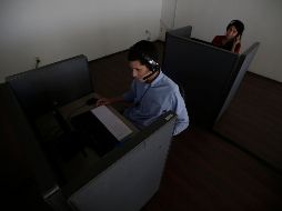 Empresas y oficinas tendrán que adaptar sus espacios con mamparas y cubículos. EL INFORMADOR/Archivo