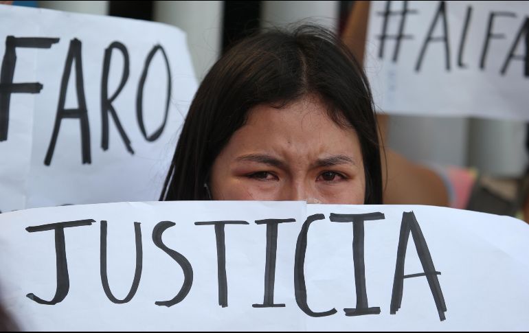 El gobernador presumió que tuvo injerencia en la Fiscalía para retirar los cargos contra los detenidos en las protestas del 4 y 5 de junio. Ayer, familiares de los aprehendidos tras la marcha del sábado también exigieron su liberación. EL INFORMADOR/G. Gallo