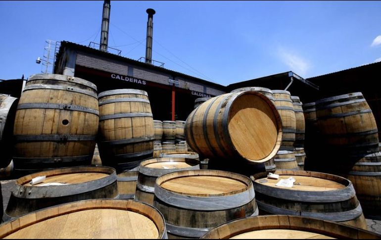 Aseguran que el tequila es la bebida más regulada y vigilada en México, y cuenta con una norma para su producción. AFP/ARCHIVO