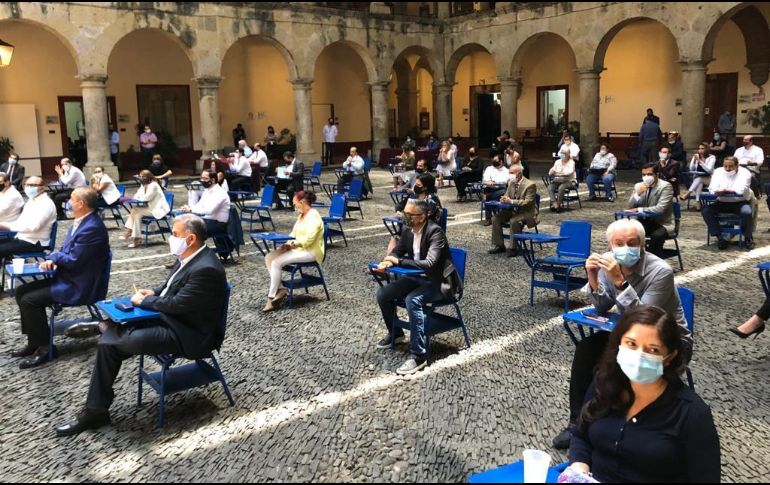 El ejercicio se realiza en el patio central del edificio del Legislativo en medio de medidas sanitarias para prevenir posibles contagios de COVID-19. EL INFORMADOR/R. Rivas