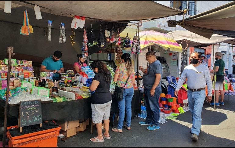 En estos tianguis trabajan alrededor de dos mil 200 comerciantes. EL INFORMADOR / ARCHIVO