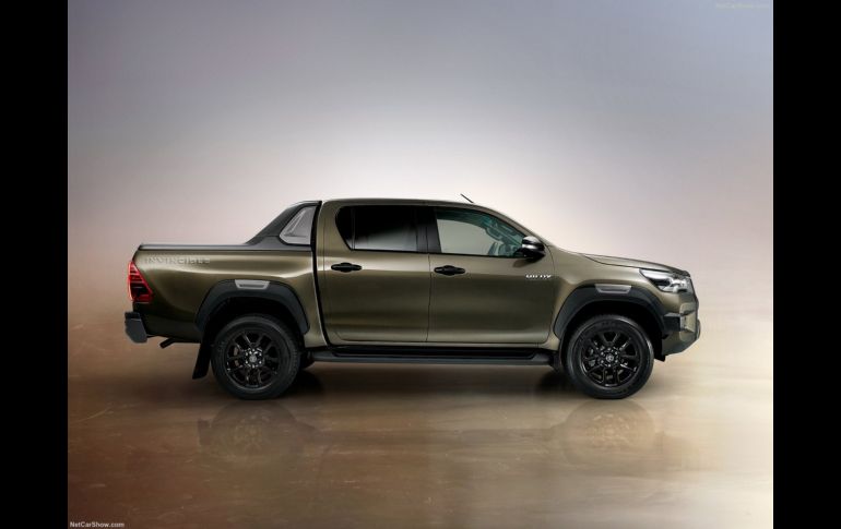 Toyota Hilux 2021 estrena cara y corazón