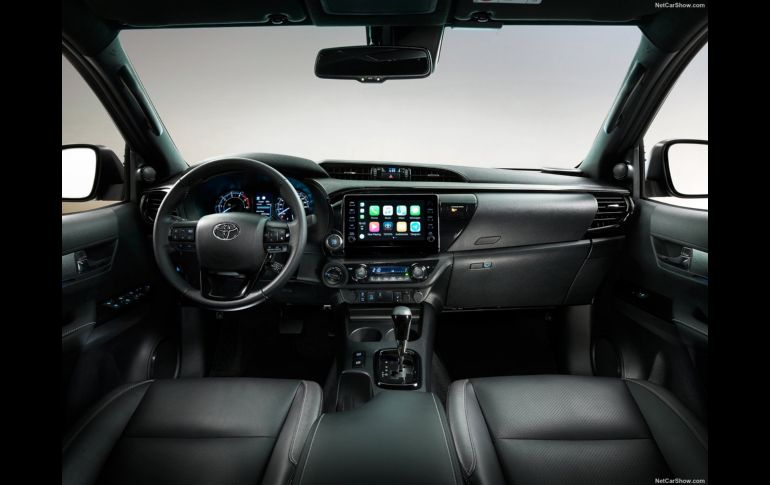 Toyota Hilux 2021 estrena cara y corazón