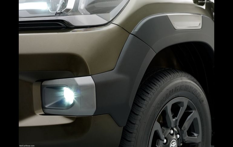Toyota Hilux 2021 estrena cara y corazón