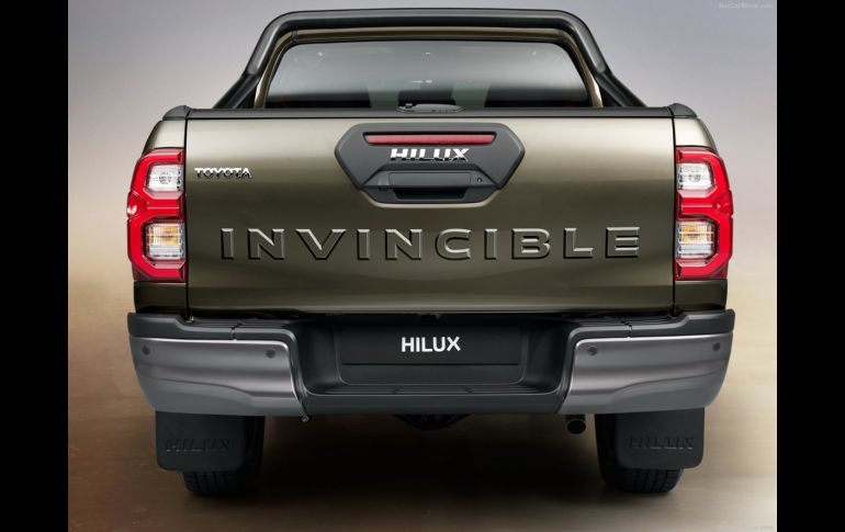 Toyota Hilux 2021 estrena cara y corazón