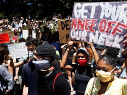 Funcionarios policiales en todo Estados Unidos aseguran que se sienten atrapados cuando intentan detener las protestas violentas. EFE/J. Lane