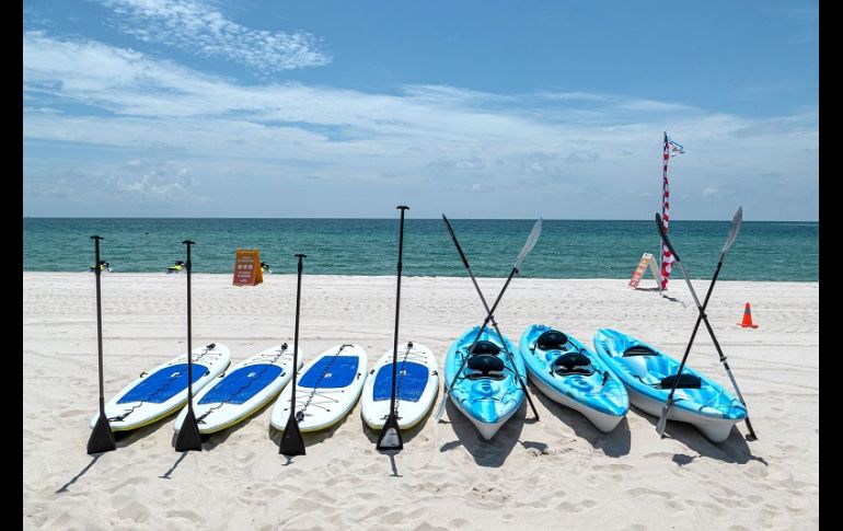 Abierta por primera vez desde el 23 de marzo, la playa estaba prácticamente vacía, con apenas algunos visitantes locales. EFE/G. Viera