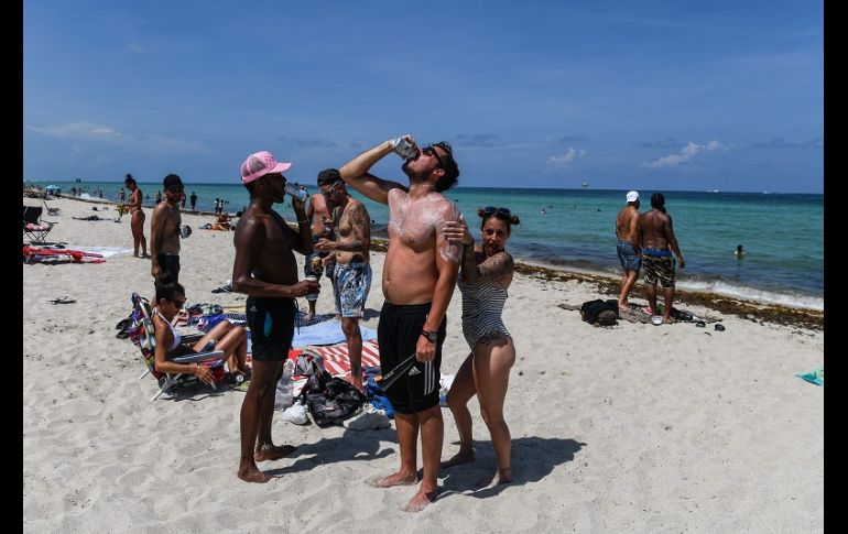 Abierta por primera vez desde el 23 de marzo, la playa estaba prácticamente vacía, con apenas algunos visitantes locales. AFP/C. Khanna