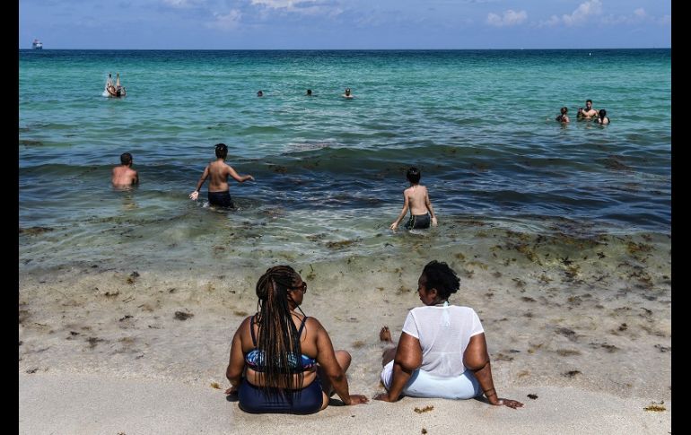 Abierta por primera vez desde el 23 de marzo, la playa estaba prácticamente vacía, con apenas algunos visitantes locales. AFP/C. Khanna