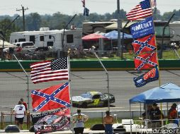 ADIÓS. La cruz azul estrellada con fondo rojo no pintará más. ESPECIAL