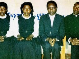 Los líderes de la secta prendieron fuego a la iglesia con más de 700 personas adentro. ESPECIAL