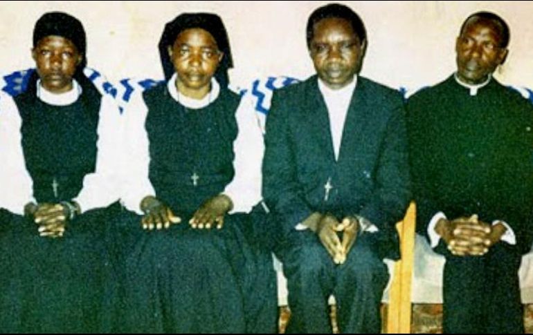 Los líderes de la secta prendieron fuego a la iglesia con más de 700 personas adentro. ESPECIAL