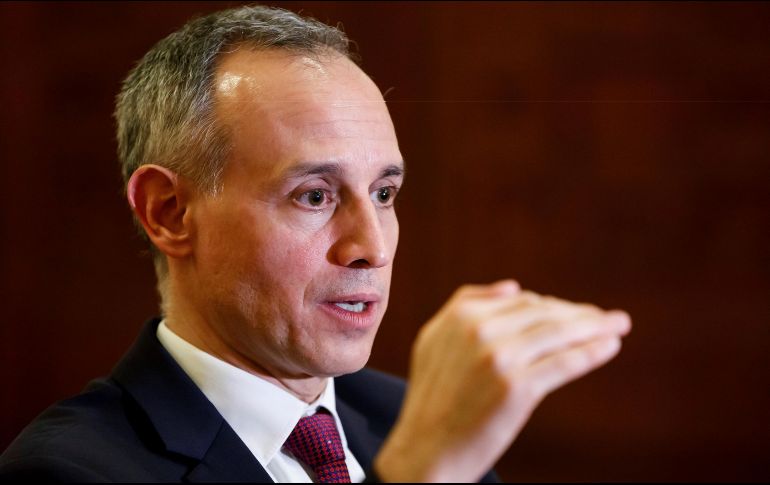 El titular del Ejecutivo federal recuerda que López-Gatell es el vocero designado del Gobierno federal para la atención de la pandemia del COVID-19 y a quien le tiene toda la confianza. EFE / J. Méndez