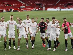 El Sevilla ganó 2-0 al Betis este jueves en el reinicio de la liga española en un estadio Sánchez-Pizjuán vacío, tres meses después de la suspensión del campeonato español por la pandemia de coronavirus. EFE / J. Vidal