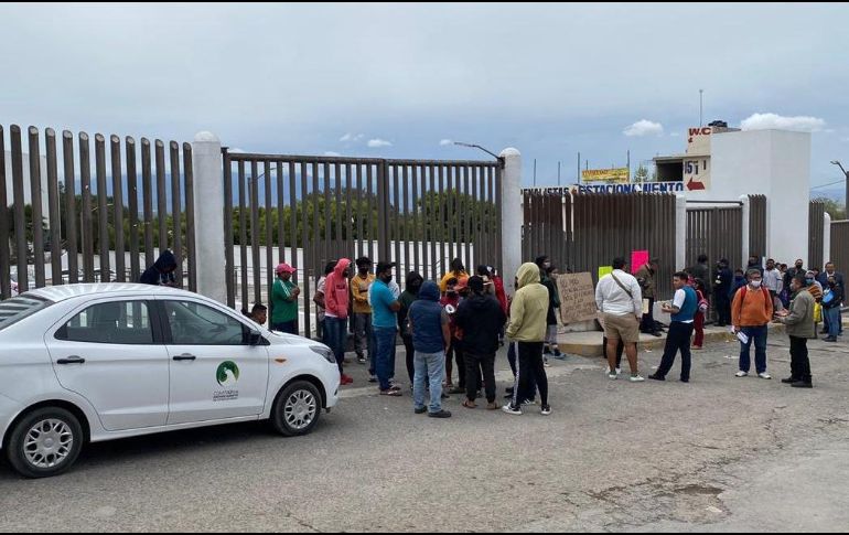 Mientras se desarrollaba la audiencia, un grupo de simpatizantes de la activista social se manifestó a la la entrada de los juzgados para exigir su liberación. TWITTER/@CODHEM