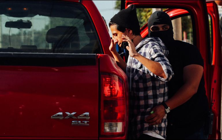 A los agentes se les investiga por abuso de autoridad al privar ilegalmente de la libertad a decenas de jóvenes que se manifestaban por el caso Giovanni, el año pasado. EL INFORMADOR / ARCHIVO