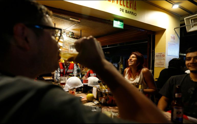 En abril y mayo se suspendió la producción de cerveza al ser industria no esencial. AP/Archivo