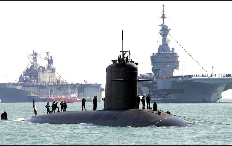 Unos 30 bomberos especializados de la Armada se sumaron a bomberos locales para extinguir el incendio. AFP/A. Abbonizio