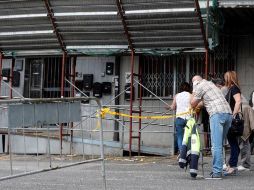 Un edificio ocupado de forma ilegal en un barrio periférico del sur de Roma, en Garbatella, fue puesto en cuarentena debido a que se identificaron nueve casos. EFE/R. Antimiani