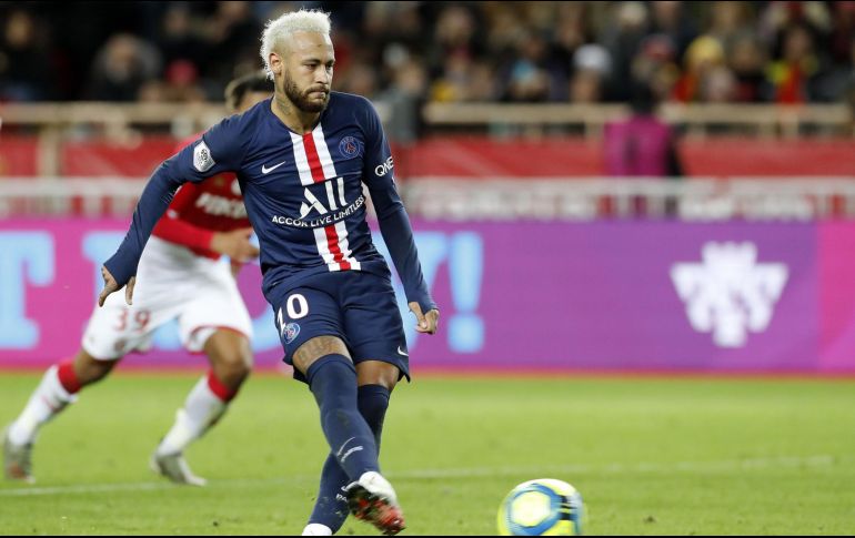 La estrella del PSG, Neymar, que viajó a Brasil a mediados de marzo antes del confinamiento por el COVID-19, regresó este sábado a Francia. EFE / ARCHIVO