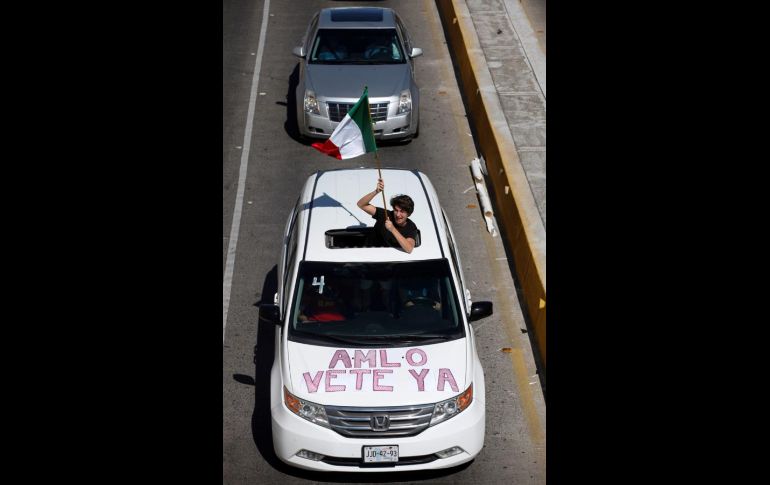 La caravana recorrió varios kilómetros de las principales avenidas de Guadalajara, donde se observaron unos dos mil automóviles. EFE/F. Guasco