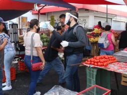 El Ayuntamiento de Guadalajara informó que habilitaron cinco filtros sanitarios para la medición de temperatura y entrega de gel sanitizante. ESPECIAL