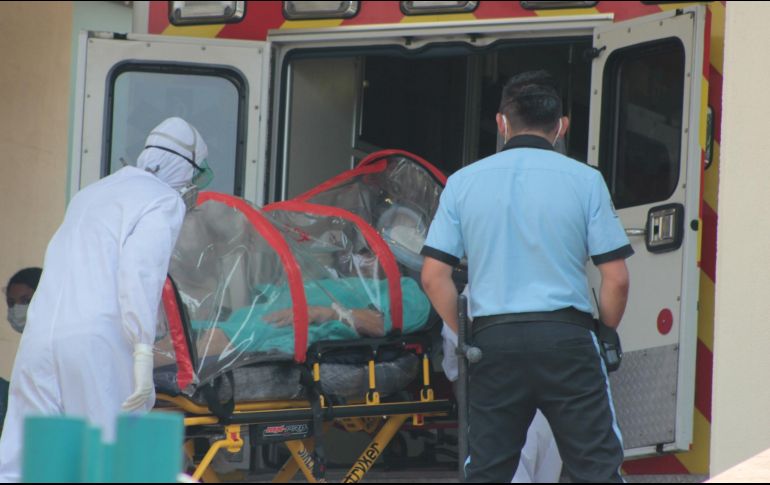 Finalmente una ambulancia con protocolos debidos para la atención de pacientes COVID-19 trasladó a las mujeres a un hospital. NTX/ARCHIVO