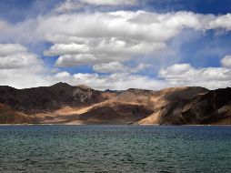 Vista del lago Pangong, en la frontera entre China e India. AFP/P. Singh