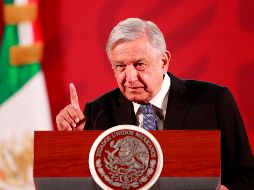 Ayer, familiares de desaparecidos le pidieron que detuviera su camioneta para escuchar sus demandas, pero no lo hizo, lo cual fue reprochado con gritos: ''¡A la mamá del Chapo sí la atiendes, a nosotros no!''. EFE / J. Núñez