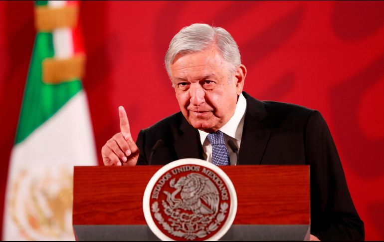 Ayer, familiares de desaparecidos le pidieron que detuviera su camioneta para escuchar sus demandas, pero no lo hizo, lo cual fue reprochado con gritos: ''¡A la mamá del Chapo sí la atiendes, a nosotros no!''. EFE / J. Núñez