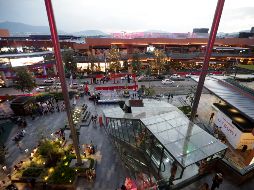 En los diferentes espacios de Punto Sur se instalaron señalizaciones para informar distintas medidas preventivas contra el COVID-19. EL INFORMADOR/Archivo