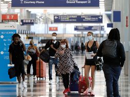 Aunque la contingencia sanitaria se encuentra en su peor momento en México, algunas actividades económicas comienzan a reactivarse, entre ellas, la aviación comercial. AP/N. Huh