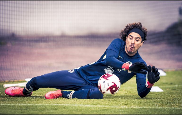 Guillermo Ochoa se ha vuelto a afianzar en la portería de las águilas. TWITTER/@ClubAmerica