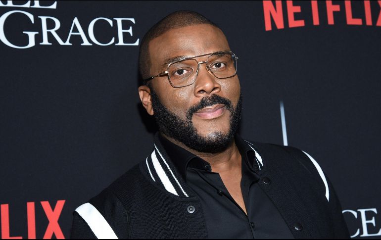 Tyler Perry escribió que “nunca debemos rendirnos” en un sentido ensayo en primera persona en la revista “People”. AP / E. Agostini