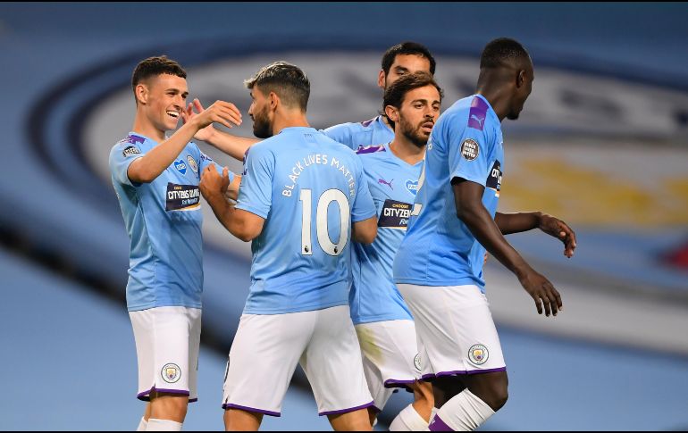 El Manchester City derrotó por 3-0 al Arsenal, este miércoles en el regreso de la Premier League tras casi tres meses de parón por la pandemia del nuevo coronavirus. AP / L. Griffiths