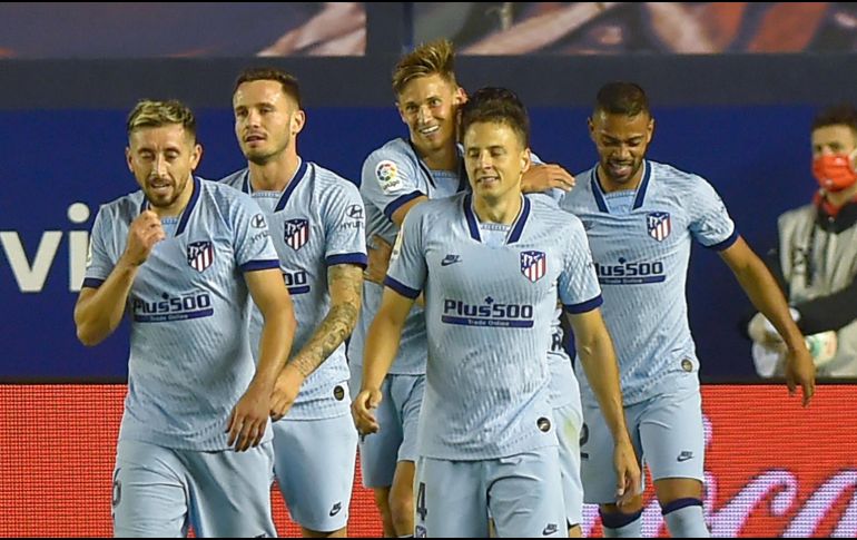 Los colchoneros vencieron cómoda y holgadamente al Osasuna en Pamplona. AFP