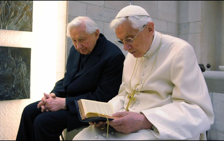 Los dos hermanos Ratzinger fueron ordenados sacerdotes el mismo día, 29 de junio de 1951 en la Catedral de Freising. AFP / ARCHIVO