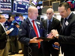 Durante la jornada, los índices bursátiles neoyorquinos oscilaron entre el terreno positivo y el negativo hasta el cierre. EFE/J. Lane