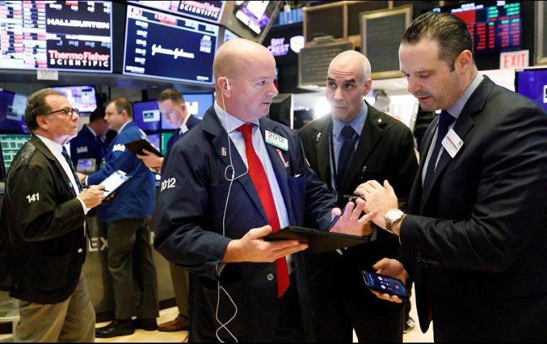 Durante la jornada, los índices bursátiles neoyorquinos oscilaron entre el terreno positivo y el negativo hasta el cierre. EFE/J. Lane