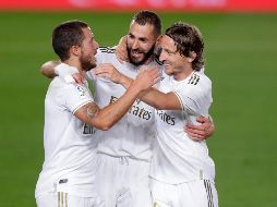 Benzema abrió y cerró la cuenta (61´, 86´), mientras Marco Asensio hizo el segundo tanto (74´), para mantener al equipo blanco en la segunda posición de la tabla. AP / M. Fernández