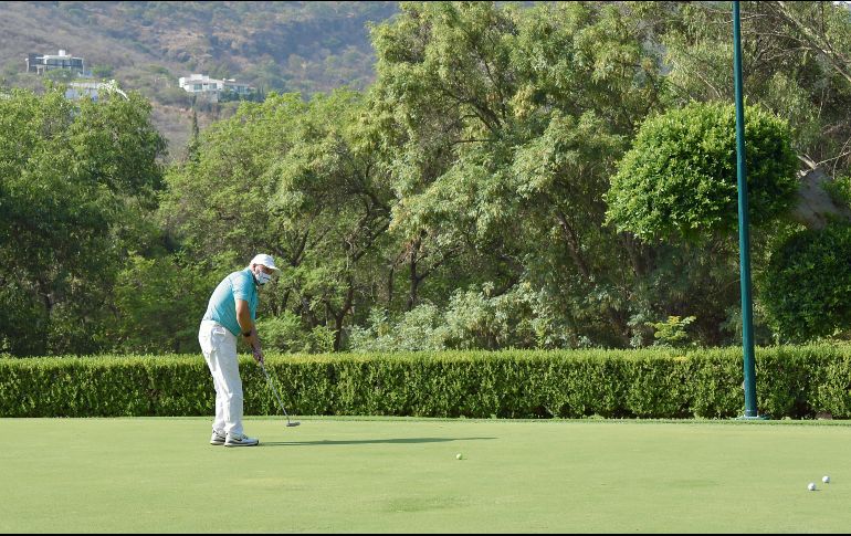 PROTEGIDOS. Los golfistas que visiten el club deberán hacerlo con cubrebocas.  ESPECIAL
