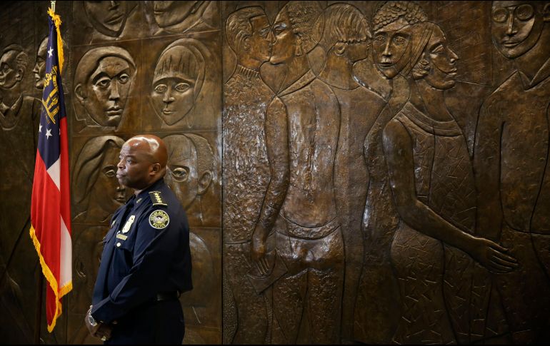 EL jefe interino de la Policía de Atlanta, Rodney Bryant, habla sobre el comprtamiento de sus subalternos, que en las últimas semanas han sido agredidos por la población. AP/B. Anderson