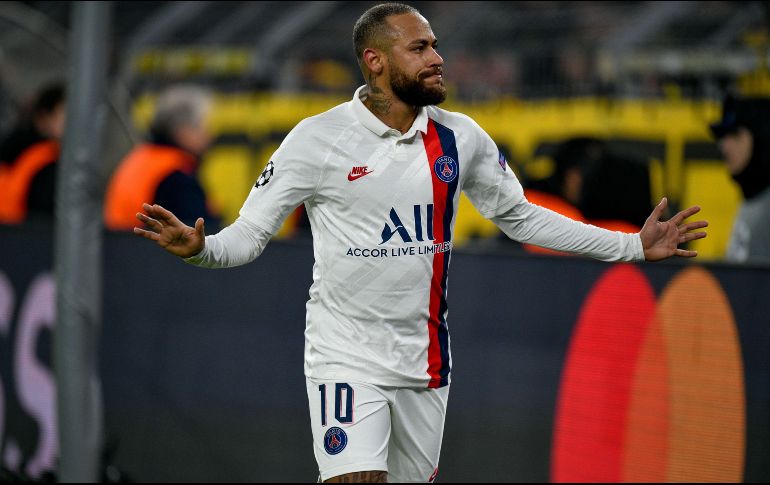 El club catalán recuperará casi la tercera parte de lo que pagó al delantero por renovar por cinco temporadas, aunque finalmente solo duró un año más antes de ir al PSG. AFP / ARCHIVO