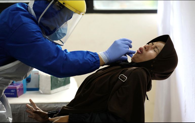 Brasil y la India -el segundo y el cuarto país más afectados del mundo, respectivamente- muestran pronunciadas curvas ascendentes de contagios. AP / D. Alangkara