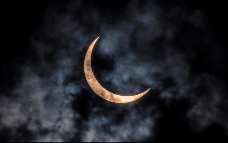 El eclipse solar visto en Guangzhou, China. EFE / A. Pavlevski