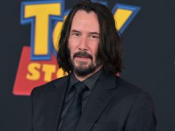 Reeves mandó un saludo desde su coche. AP / ARCHIVO