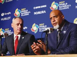ESTANCADOS. Rob Manfred (izq.) y Tony Clark no logran ponerse de acuerdo.