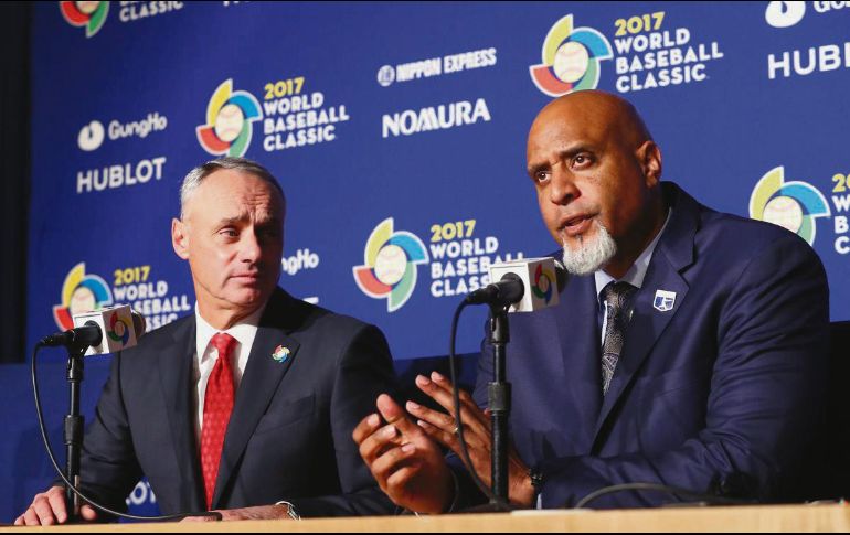 ESTANCADOS. Rob Manfred (izq.) y Tony Clark no logran ponerse de acuerdo.