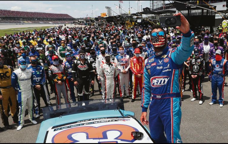 APOYO. Wallace fue respaldado por sus rivales en Talladega. AFP / C. Graythen